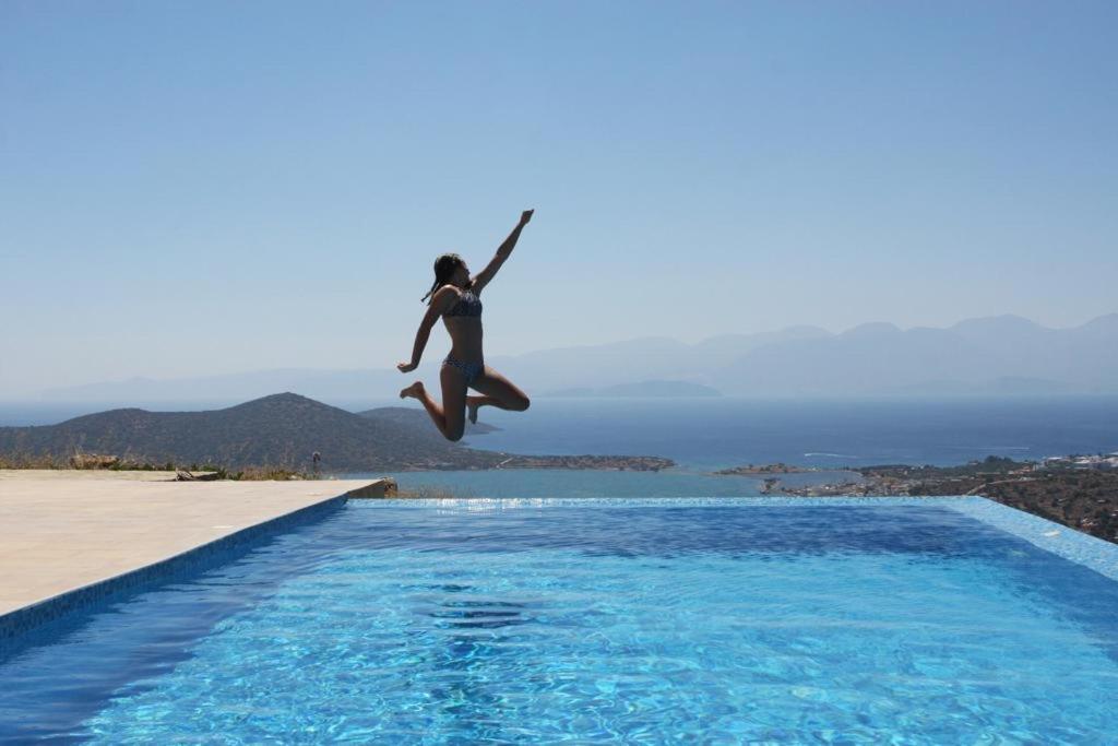 Villa Estee, Luxury Villa With Private Infinity Pool And Jacuzzi Элунда Экстерьер фото