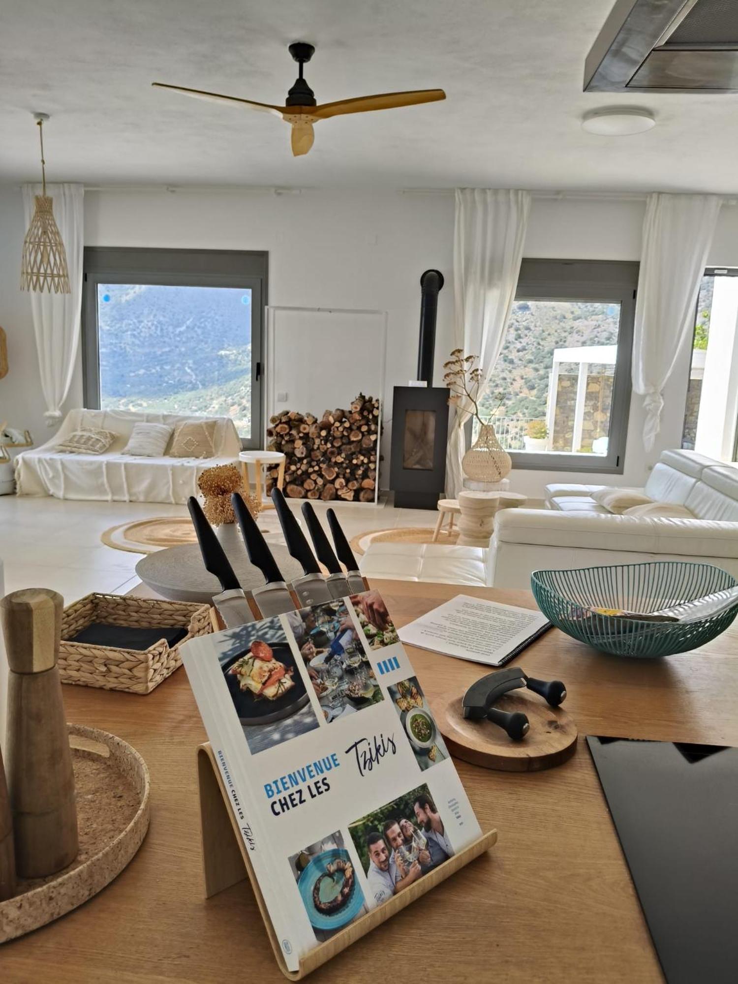 Villa Estee, Luxury Villa With Private Infinity Pool And Jacuzzi Элунда Экстерьер фото